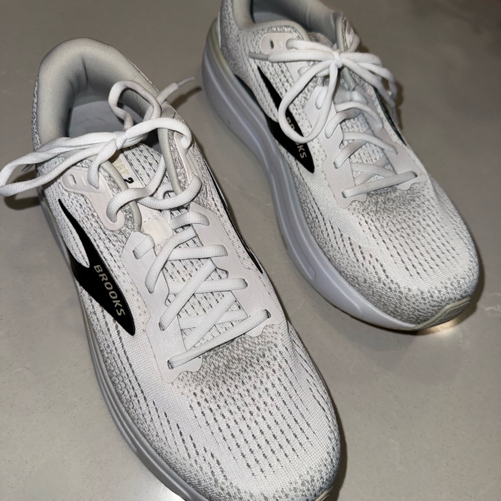 Brooks Men’s Ghost Max 2 size 10D
